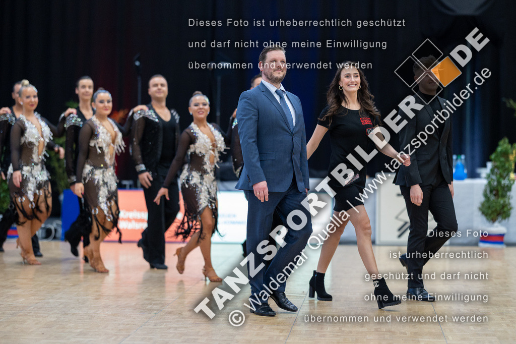 20230415-10008 | Hier finden Sie Tanz Bilder vom Latein und Standard Formationen tanzen. Sportbilder vom Tanzsport. Schöne Fotos und von Weltmeisterschaft, Europameisterschaft, Bundesliga, Regionalliga, Oberliga und Landesliga sowie von GOC Stuttgart, DanceComp, WM Bremen