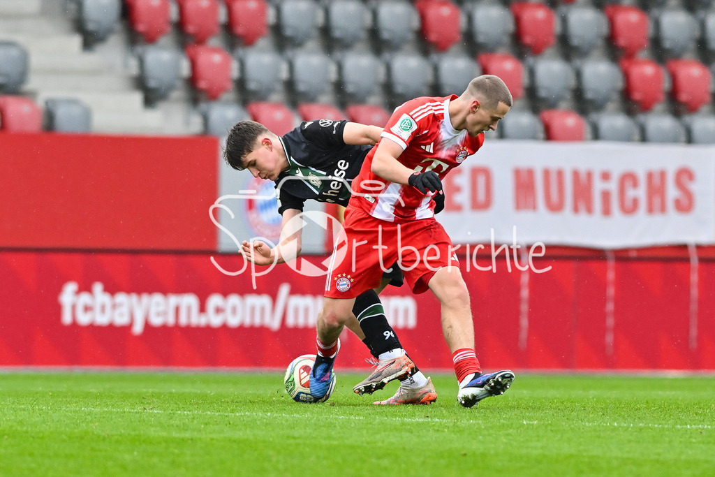 FC Bayern München - Hannover 96 | MUNICH, GERMANY - 15. FEBRUARY: im Duell Ole WEGNER (Hannover 96 U19 13) und Yll GASHI (FC Bayern München U19 9) während dem Spiel zwischen der U19 des FC Bayern München und der U19 von Hannover 96 am 2. Spieltag der Hauptrunde der U19-DFB-Nachwuchsliga am FC Bayern Campus