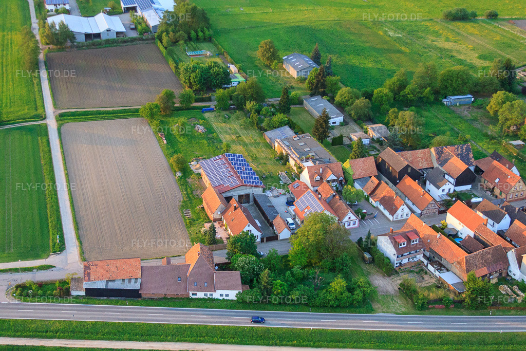 Luftbild: Stoffhalle Kissenzauber in der Brehmstraße im Ortsteil Minderslachen in Kandel im Bundesland Rheinland-Pfalz in Deutschland. Foto: IMG_40629.jpg vom 01.05.2011 durch Werner Riehm/FLY-FOTO.deVisa