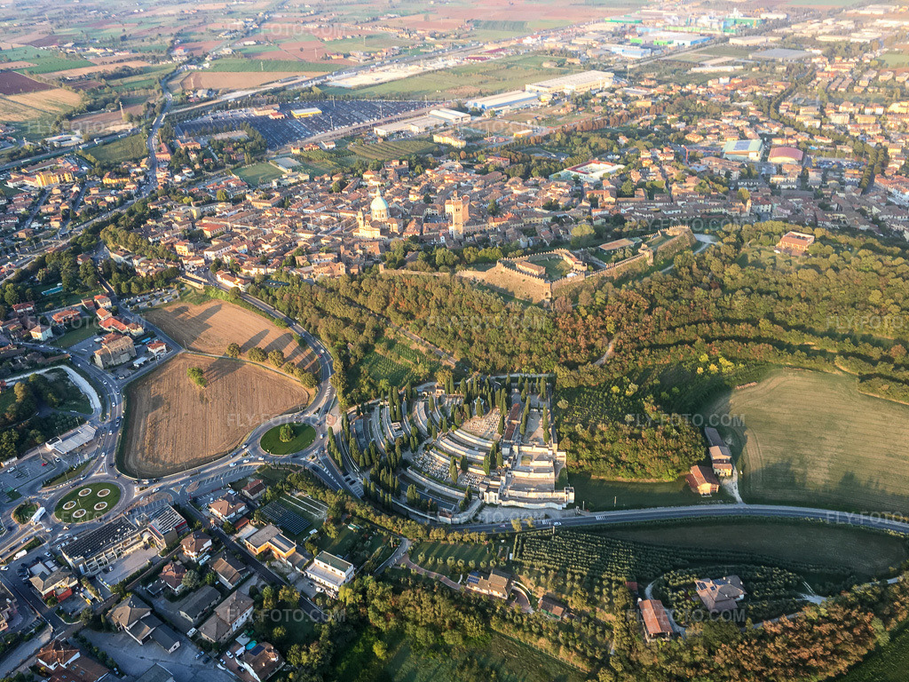 Aerial view: Rocca di Lonato in Lonato del Garda in the state Brescia, Italy. – Photo: IMG-135017.jpg taken on 09/23/2022 by Werner Riehm/FLY-FOTO.com – Resolution of the original: 4032 x 3024 px – Fondazione Ugo Da Como