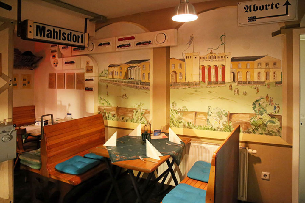 Foto: Leipzig - TBE-Engelsdorf | Das Team hinter BILDLEXIKON LEIPZIG bündelt historische wie aktuelle Informationen über die Stadt Leipzig in Text und Bild auf einer Plattform und stellt diese der interessierten Öffentlichkeit zur Verfügung.