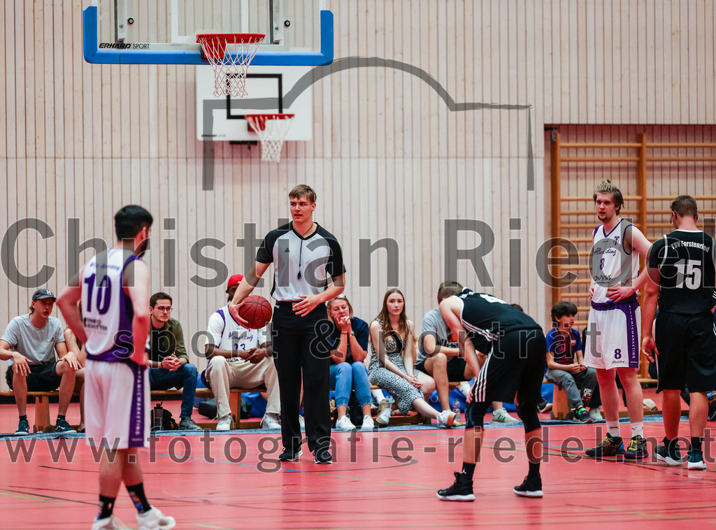 2022-05-15_050_SpVgg_Altenerding_gegen_TSV_Muenchen-Forstenried | Erding, Deutschland, 15.05.2022:
Basketball, Bezirksliga 2021 / 2022, Play-Offs, SpVgg Altenerding gegen TSV München-Forstenried, Endergebnis: 55:57

Foto: Christian Riedel / fotografie-riedel.net