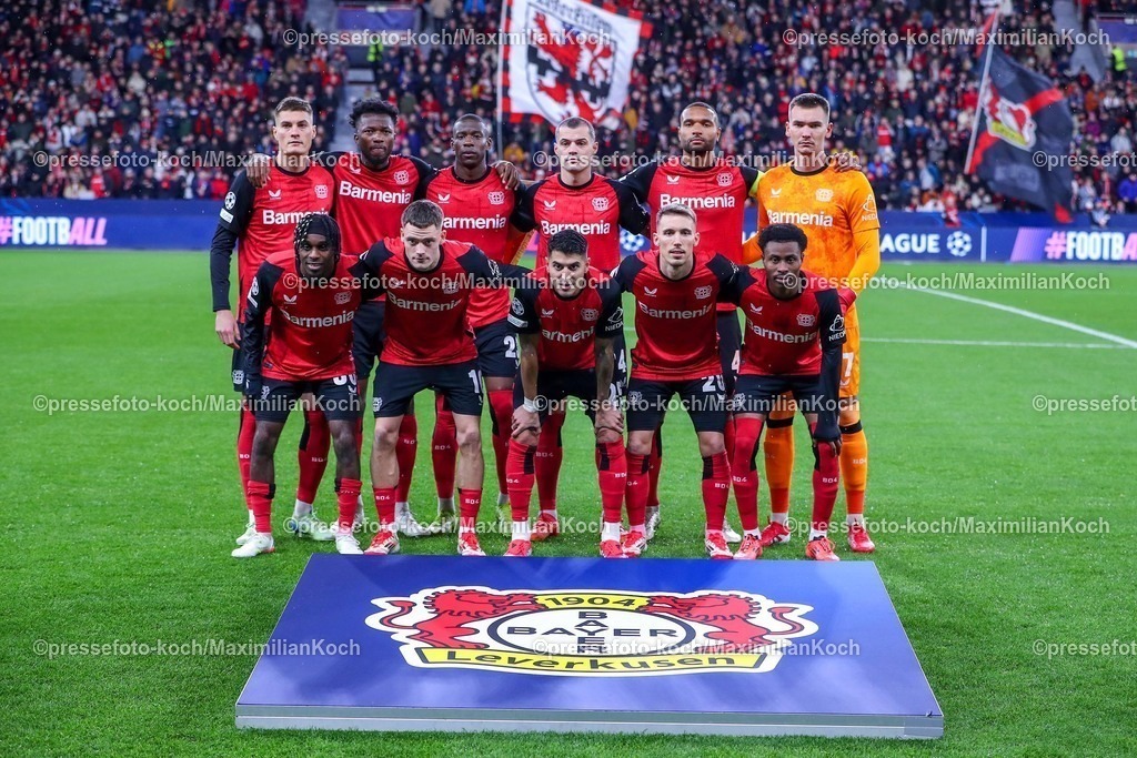 UCL29012501007 | 29.01.2025, Fußball, Bayer 04 Leverkusen - AC Sparta Prag, UEFA Champions League, 8. Spieltag, BayArena, Saison 2024 2025: Startelf Leverkusen Torwart Matej Kovar (Bayer04 Leverkusen #17), Jonathan Tah (Bayer04 Leverkusen #4), Florian Wirtz (Bayer04 Leverkusen #10), Edmond Tapsoba (Bayer04 Leverkusen #12), Patrik Schick (Bayer04 Leverkusen #14), Nathan Tella (Bayer04 Leverkusen #19), Alejandro Grimaldo (Bayer04 Leverkusen #20), Nordi Mukiele (Bayer04 Leverkusen #23), Exequiel Palacios (Bayer04 Leverkusen #25), Jeremie Frimpong (Bayer04 Leverkusen #30), Granit Xhaka (Bayer04 Leverkusen #34), Gruppenbild Teamfoto, mannschaftsfoto, Startmannschaft