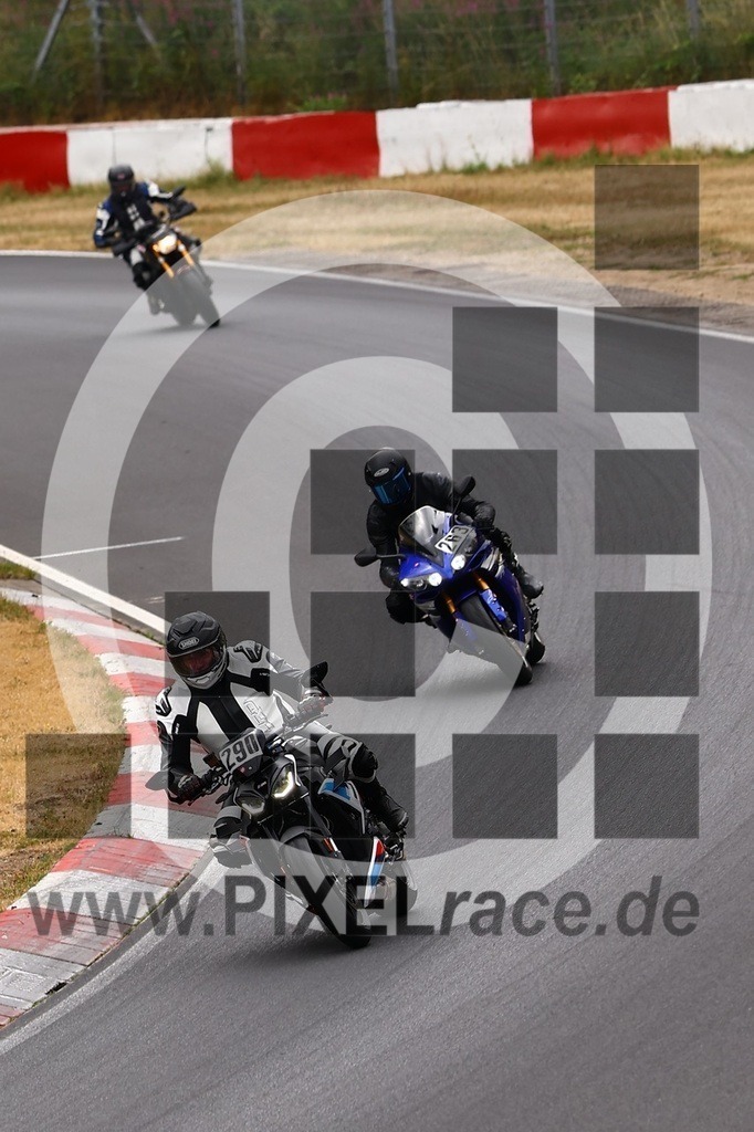 0290-20260723_05910 | Schöne Erinnerungen an spannende Momente - das festzuhalten ist unser Job. PIXELrace.de ist seit 2003 auf den Rennstrecken Europas unterwegs um die Action draußen beim Fahren und die wunderbare Stimmung imm Fahrerlager für euch einzufangen.