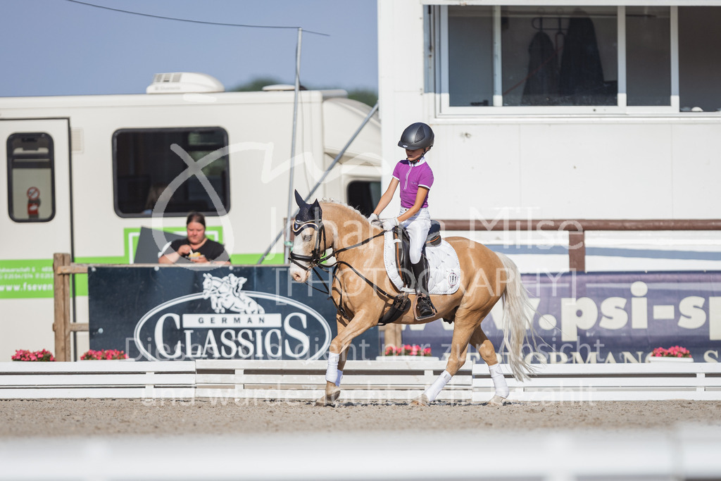 230610_ReiterWB-428 | Deine schönsten Turniermomente als professionelle Fotos! Entdecke hochwertige Pferdesport-Fotografie im Online-Shop. Jetzt Fotos finden & bestellen!