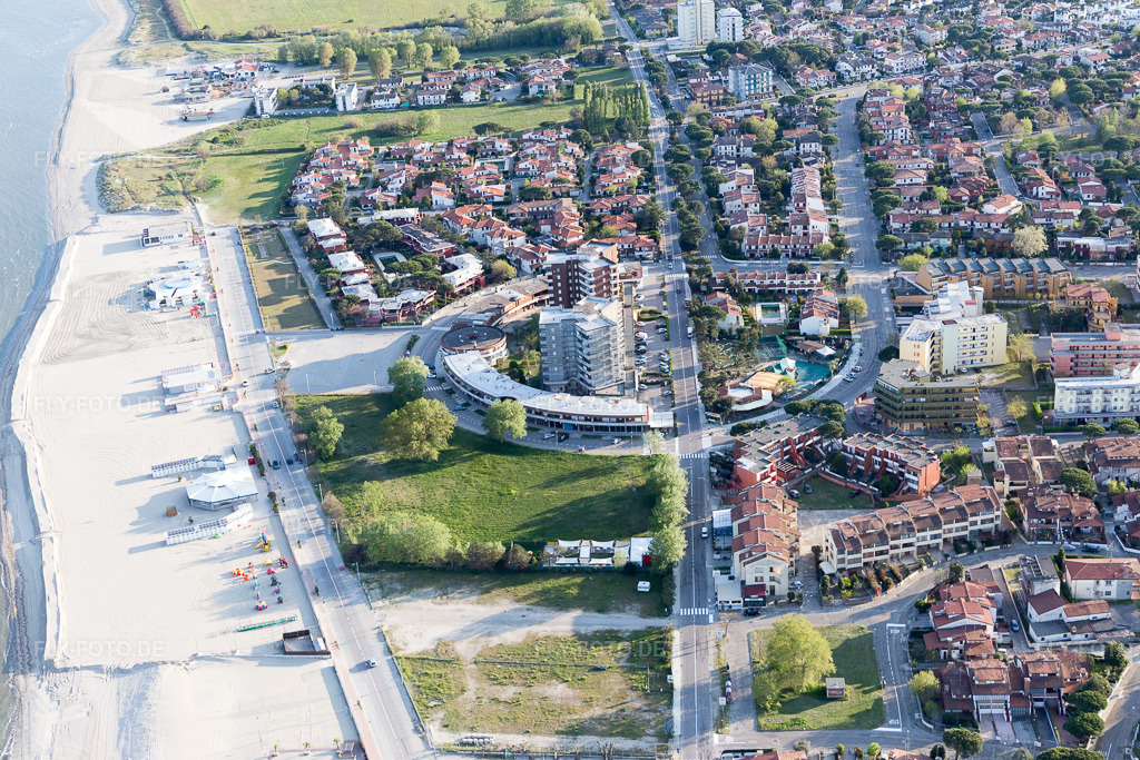 Luftbild: Ortsansicht in Lido delle Nazioni im Bundesland Emilia-Romagna in Italien. Foto: IMG_098638.jpg vom 06.04.2017 durch Werner Riehm/FLY-FOTO.de