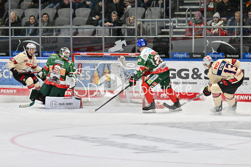 Augsburger Panther - Nürnberg Ice Tigers | in der Verlaengerung verpasst Ryan STOA (Nürnberg Ice Tigers #13) den Siegtreffer / DEL: Augsburger Panther - Nuernberg Ice Tigers, Curt Frenzel Stadion am 06.12.2024