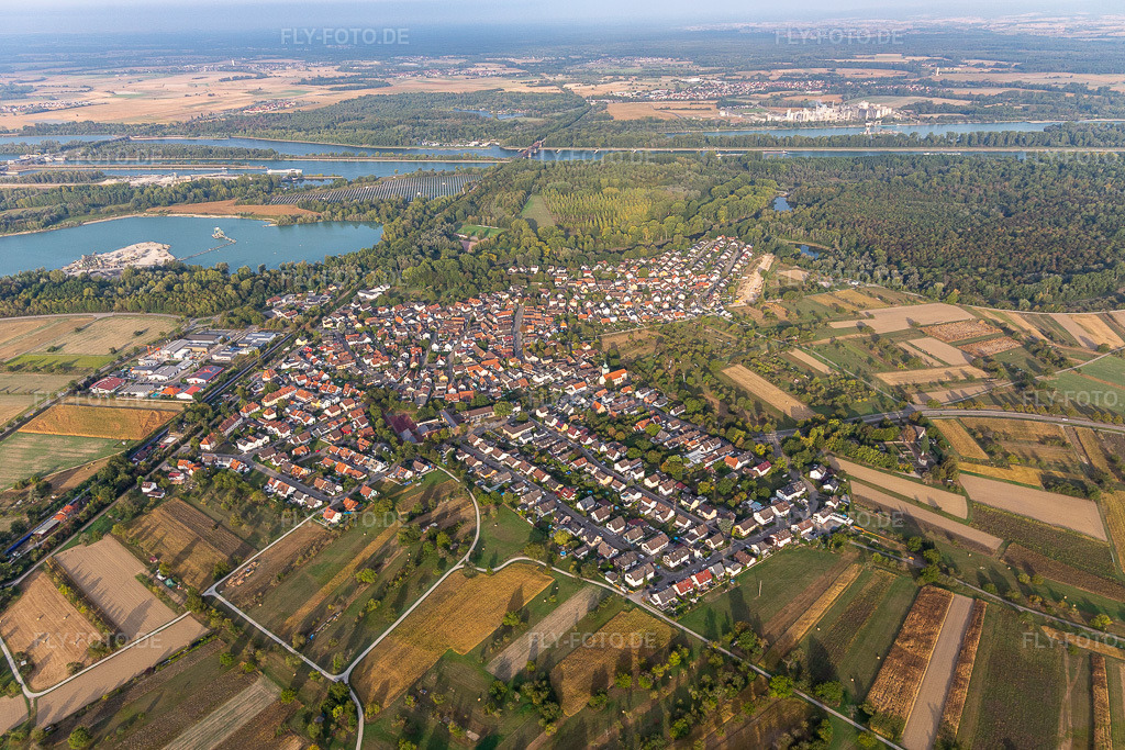Luftbild: Fluß- Uferbereichen des Rhein in Wintersdorf im Ortsteil Wintersdorf in Rastatt im Bundesland Baden-Württemberg in Deutschland. Foto: IMG_008762.jpg vom 20.09.2020 durch Werner Riehm/FLY-FOTO.de