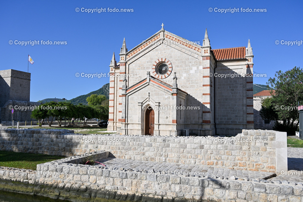 Kroatien_ Ston_ 12.10.2023-21 | 12.10.2023, Kroatien, HRV, Ston im Bild Stadtansichten, Gebauede, Mauer, Gastronomie, Tourismus, Touristen, Sehenswuerdigkeiten

Ston ist eine Kleinstadt auf der Halbinsel Pelješac im Sueden Kroatiens. Sie gehoert zur Gespanschaft Dubrovnik-Neretva. Die Befestigungen um die Stadt kontrollierten den Zugang zum Pelješac.