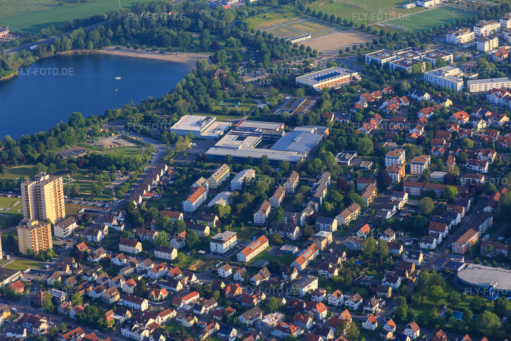 Luftbild: Geschwister-Scholl-Schule und Grundschule in den Kappesgärten am Badeseee in Bensheim im Bundesland Hessen in Deutschland. Foto: IMG_088683.jpg vom 20.05.2016 durch Werner Riehm/FLY-FOTO.deWWW.GSS-BENSHEIM.DE