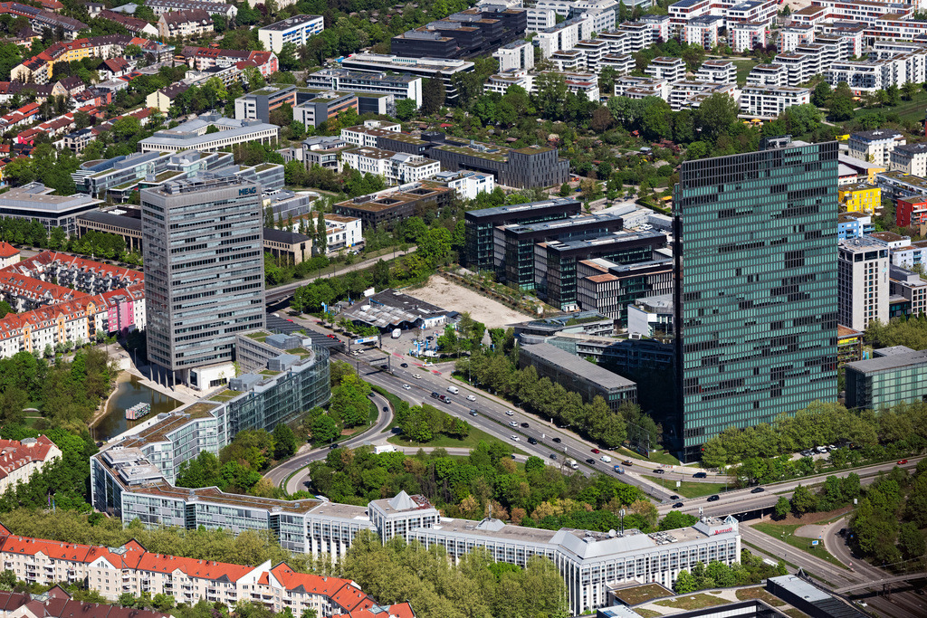 dr__0063748.jpg | MüNCHEN 29.04.2025 Verwaltungsgebäude des Unternehmens der MEAG, Marriott Hotel und die Highlight Towers an der Schenkendorfstraße in München im Bundesland Bayern, Deutschland. // Administration building of the company of MEAG, Marriott Hotel and die Highlight Towers on street Schenkendorfstrasse in Munich in the state Bavaria, Germany. Foto: Daniel Reiter