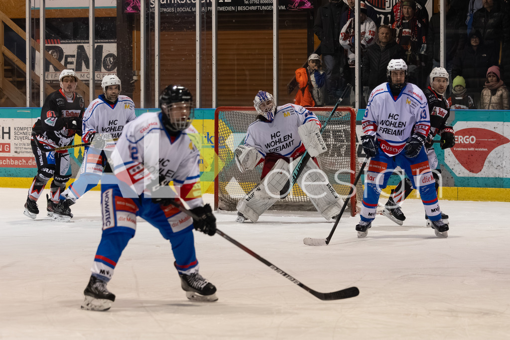 Eishockey I Herren I Saison 2025-2026 I Regio League | 3. Liga Regular Season Gr. 1 ZS | Men I 17. Spieltag I EHC Herrischried - HC Wohlen Freiamt I 01.02.2026 | Hochwertige Sportfotos kaufen & lizenzieren für Medien, Vereine, Agenturen & Sportler:innen. Entdecke professionelle Sportfotografie im Bildshop von Alexander Franzen. - Realisiert mit Pictrs.com