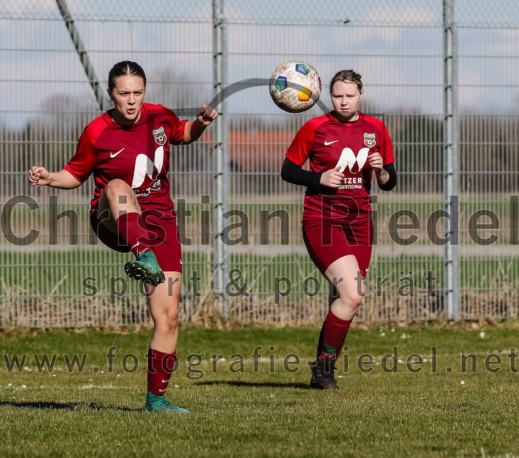 2024-02-25_036_FC_Schwaig_gegen_TSV_Eching | Oberding, Deutschland, 25.02.2024:
Fußball, Bezirksliga 2023 / 2024, Testspiel, FC Schwaig gegen TSV Eching, Endergebnis: 0:5

Medina Musliji (FC Schwaig, #5), Rebecca Wirl (FC Schwaig, #4)

Foto: Christian Riedel / fotografie-riedel.net
