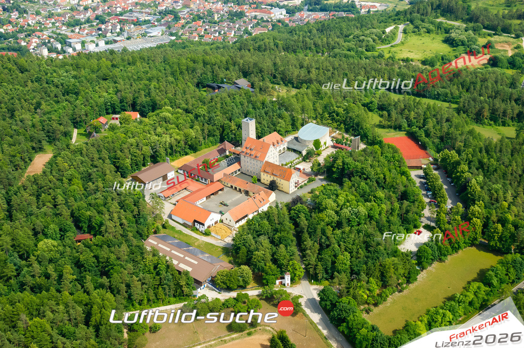 Die Luftaufnahme Burg-feuerstein - Ebermannstadt wurde vom UL-Flugzeug (keine Drohne) aus fotografiert.Hohe Druck- Auflösung-die Geschenkidee!