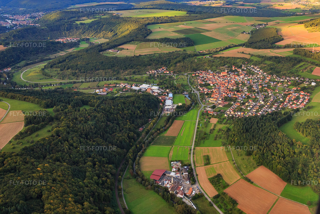 Luftbild: Ortsansicht von Süden im Ortsteil Reicholzheim in Wertheim im Bundesland Baden-Württemberg in Deutschland. – Foto: IMG_073600.jpg vom 26.09.2014 durch Werner Riehm/FLY-FOTO.de – Auflösung des Originals: 4423 x 2949 px