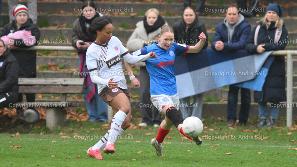 Holstein Kiel vs St. Pauli | Kira Hasse (Holstein #24) / Midou Loubongo (St. Pauli #2) - Fußball-Regionalliga Nord Frauen 2024/2025 / Holstein Kiel vs St. Pauli / Waldwiese / Kiel / 10.11.24 - Realisiert mit Pictrs.com