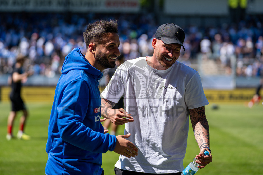 Stuttgarter Kickers vs. SG Sonnenhof Großaspach, Fussball, WFV-Pokal, Finale, 23.05.2026 | Kerem Arslan (Trainer Stuttgarter Kickers) und Pascal Reinhardt (Trainer SG Sonnenhof Großaspach) vor dem Spiel,Stuttgarter Kickers vs. SG Sonnenhof Großaspach, Fussball, WFV-Pokal, Finale, 23.05.2026