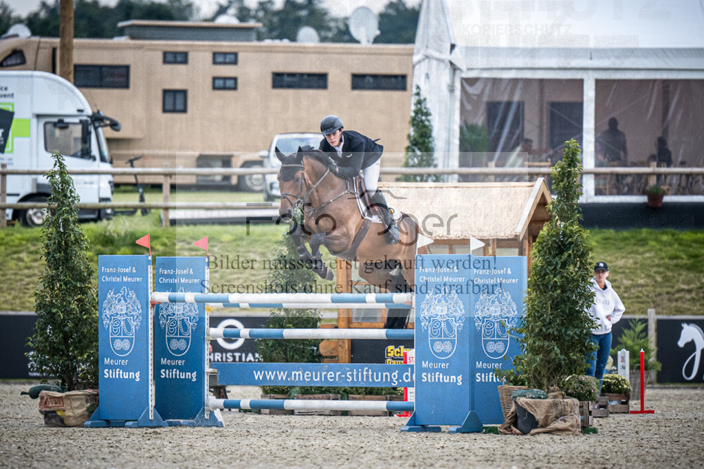 DOS_8844 | Entdecke hochwertige Reitturnierfotos von Foto Oger. Professionell, emotional und authentisch – jetzt Lieblingsmomente im Shop bestellen.Deutschlandweite Turnierfotografie. - Realisiert mit Pictrs.com