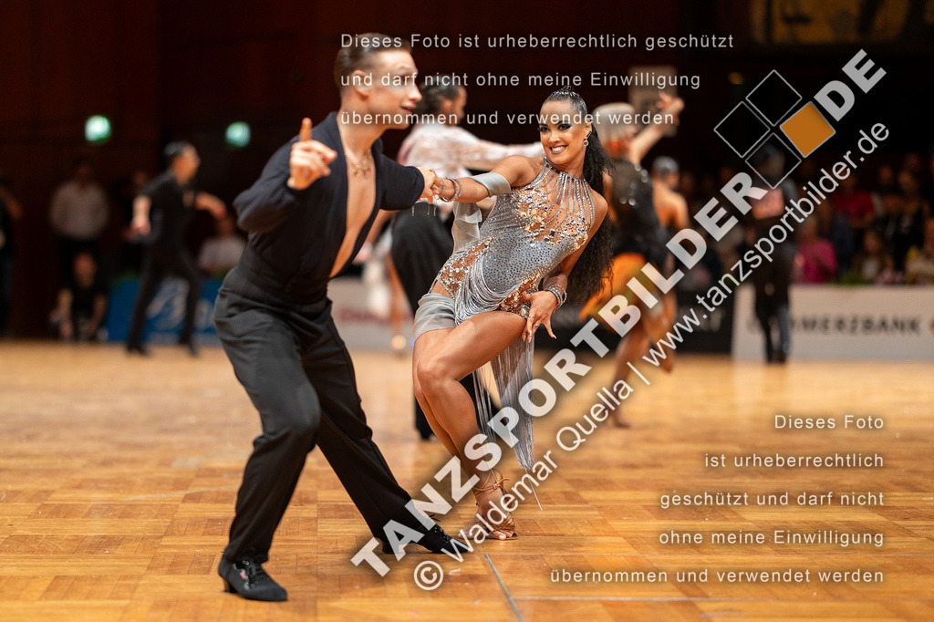 20230812-10018 | Hier finden Sie Tanz Bilder vom Latein und Standard Formationen tanzen. Sportbilder vom Tanzsport. Schöne Fotos und von Weltmeisterschaft, Europameisterschaft, Bundesliga, Regionalliga, Oberliga und Landesliga sowie von GOC Stuttgart, DanceComp, WM Bremen