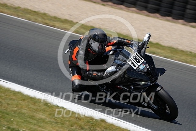 2025_05_12_PBK_12404 | Sportfotografie; SlowMotion; Video; Rennstrecke; Hafeneger; Speer; Racing; RSE; BMW; CBO; Trackday; Motorsportarena; Hockenheimring; Brno; Most; Barcelona; Valencia