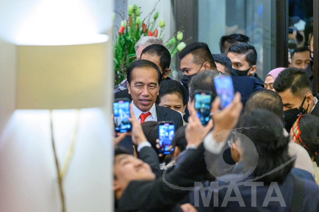 _DWA5453 | Welcoming Jokowi Widodo's arrival by the Indonesian people at Kastens Luisenhof Hotel in the context of the opening of Hannover Messe with Indonesia as Country Partner. Hannover, 15.04.2023 - Realisiert mit Pictrs.com