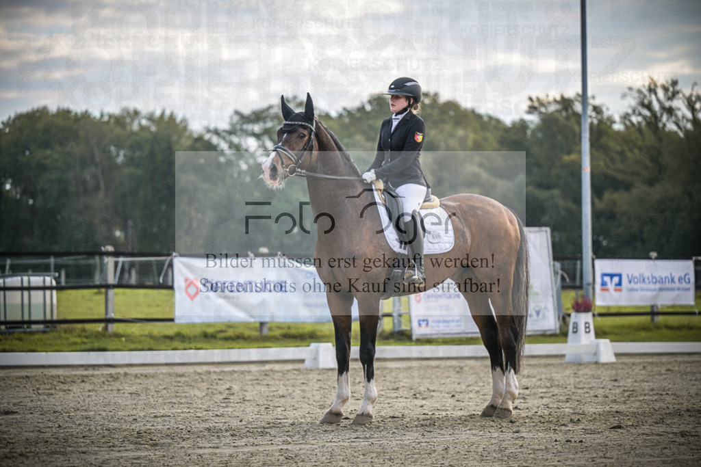 DOS_3958 | Entdecke hochwertige Reitturnierfotos von Foto Oger. Professionell, emotional und authentisch – jetzt Lieblingsmomente im Shop bestellen.Deutschlandweite Turnierfotografie. - Realisiert mit Pictrs.com