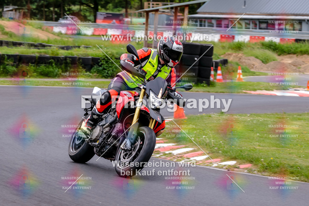 MotoTeamVBK-20283 | Hier findet Ihr Bilder von Touristenfahrten auf der Nürburgring Nordschleife oder von anderen Veranstaltungen die ich besucht habe. Viel Spass beim Durch Schauen 