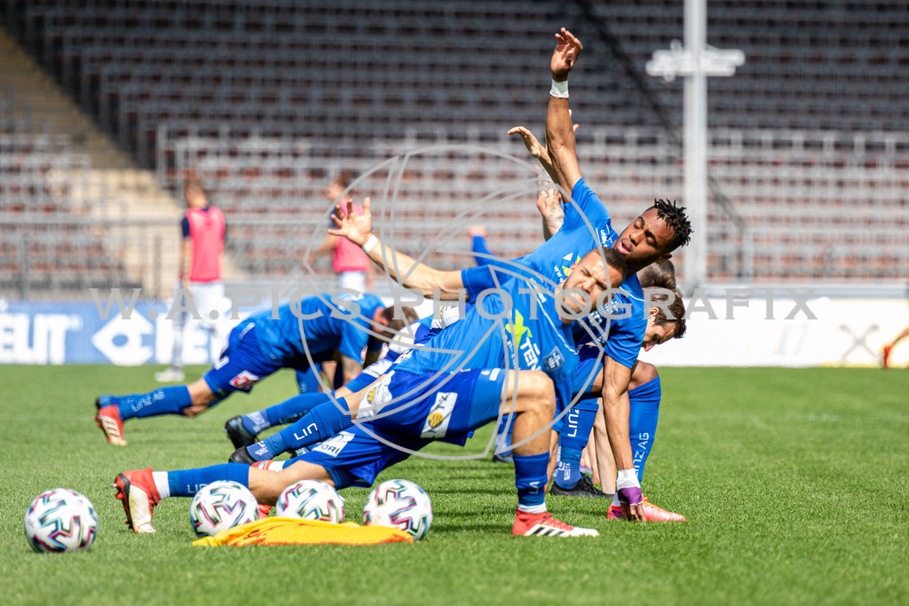  Blau Weiss Linz vs Austria Klagenfurt | LINZ, AUSTRIA,HPYBET 2. Liga, Runde 21 Blau Weiss Linz vs Austria Klagenfurt, Image shows warmup (BW Linz).
Photo: SMP/Andreas Willdoner