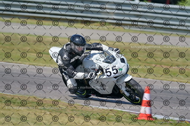 26BT02-0846 | markuskiefer.com - Realisiert mit Pictrs.com