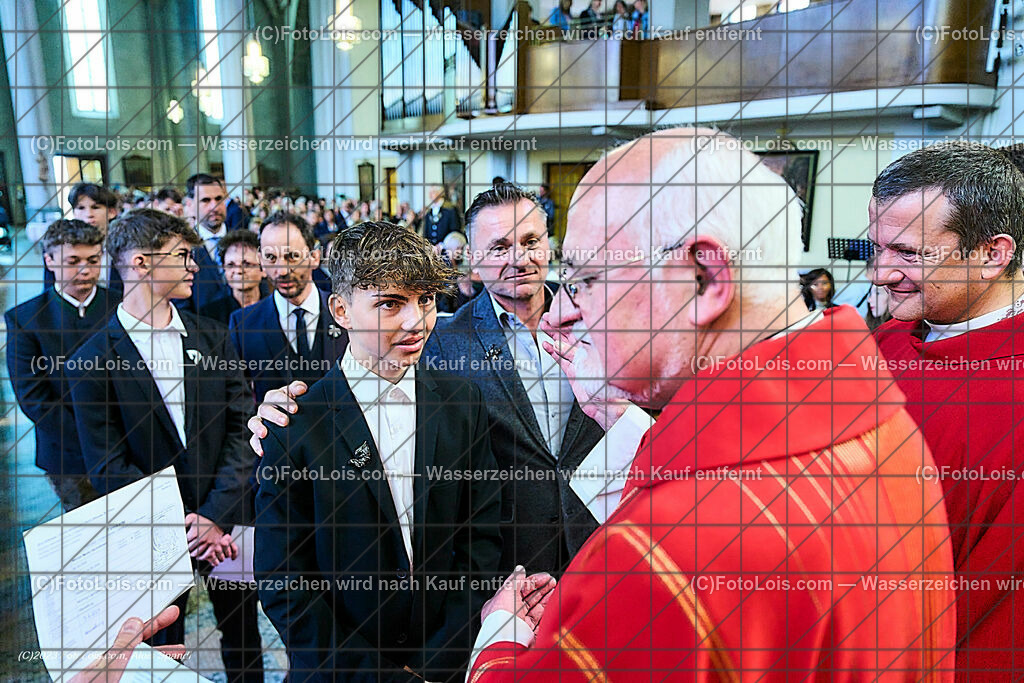 ALP2410_Pfarrfirmung Wieselburg_Sakrament der Firmung | (C)FotoLois.com, Alois Spandl, Pfarrfirmung in Wieselburg mit Firmspender Eduard Gruber (ehemaliger Generalvikar der Diözese St. Pölten), Sa 3. Juni 2023.