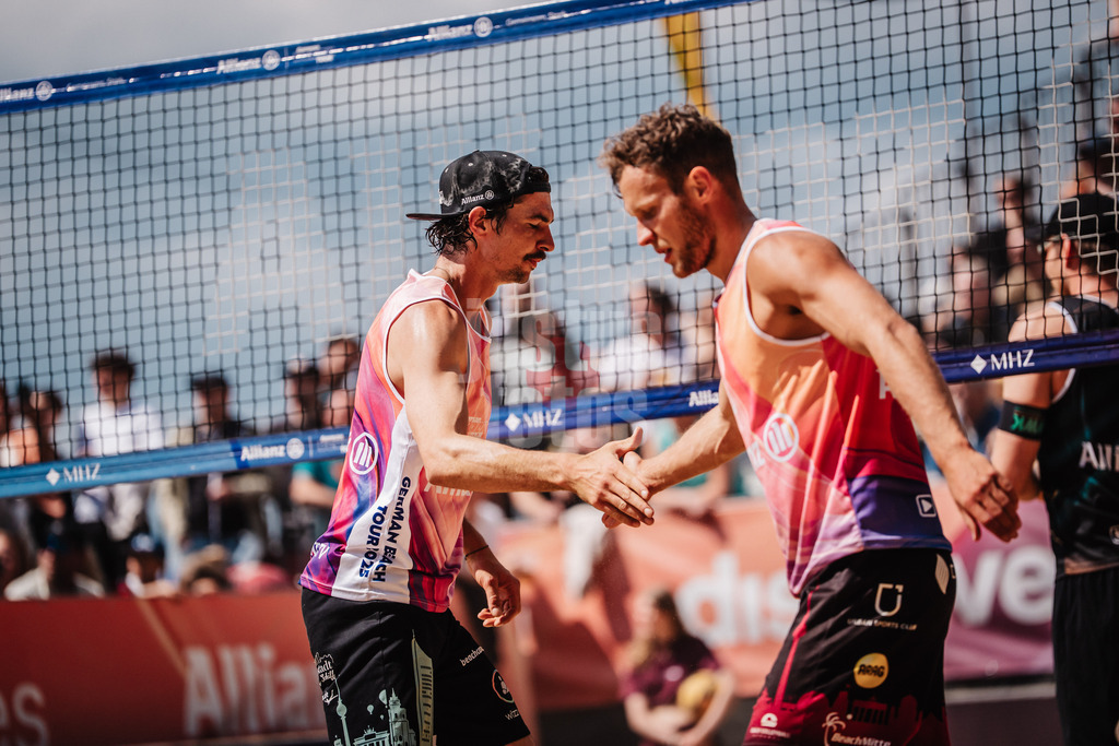 Beachvolleyball | Männer | Allianz German Beach Tour 2025 | Tourstop Düsseldorf | 17.05.2025 | v.l. Jannik Kühlborn und Eric Stadie-Seeber