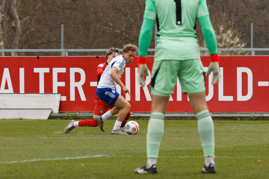 20260412-FCHS04_113 | 1.FC Heidenheim 1846 vs. FC Schalke 04, Fußball, U19, A-Junioren, NWL, U19-DFB-Nachwusliga, 2025/2026, 8. Spieltag, 12.04.2026 in Heidenheim, Walter-Birkhold-Jugendstadion (Foto: Michael Bulling) - Realisiert mit Pictrs.com