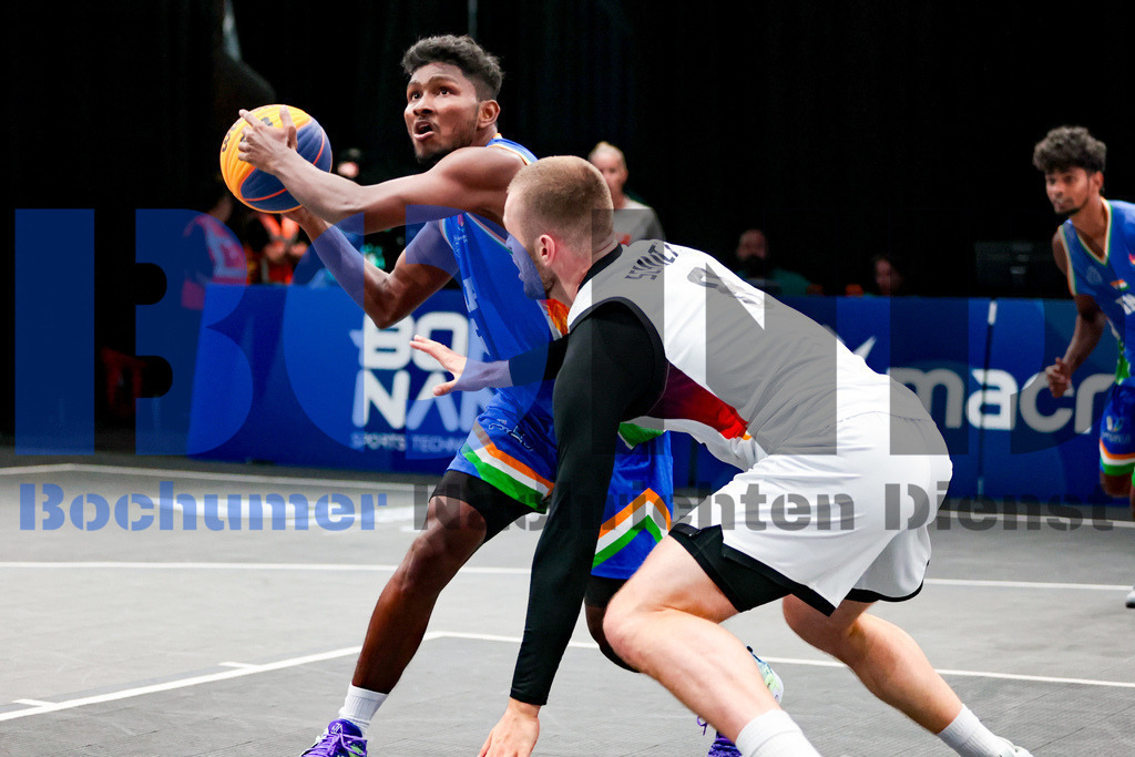 SES_TTG3X320250718-1911 | bond - Realisiert mit Pictrs.com