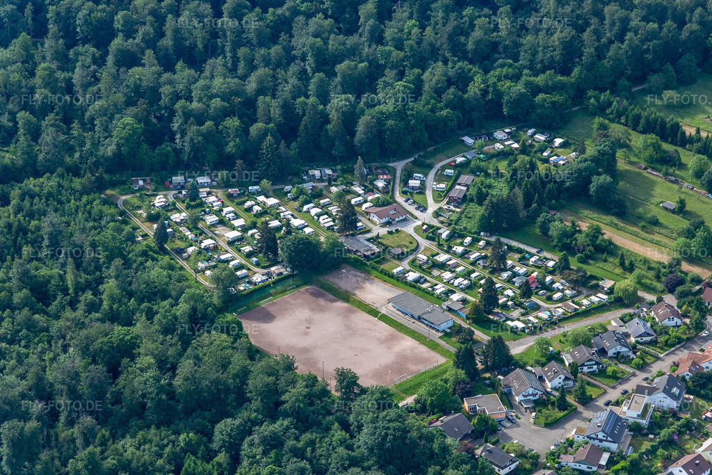 Luftbild: Campingfreunde Bergwiesen Malsch e.V. Siegfried Heid im Ortsteil Waldprechtsweier in Malsch im Bundesland Baden-Württemberg in Deutschland. – Foto: IMG_131667.jpg vom 22.05.2022 durch Werner Riehm/FLY-FOTO.de – Auflösung des Originals: 5472 x 3648 px – campingpark-bergwiesen