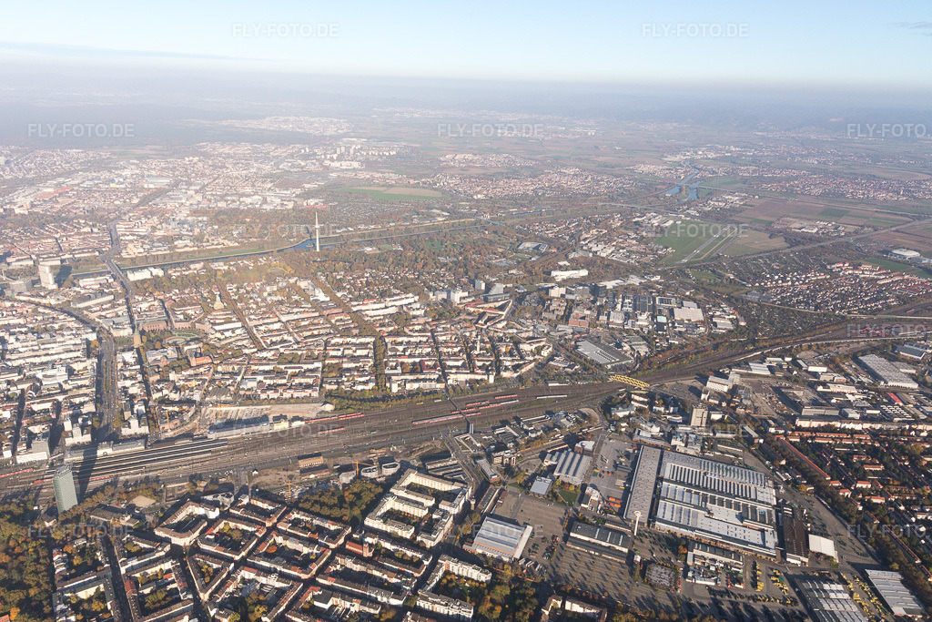 Luftbild: Ortsansicht im Ortsteil Lindenhof in Mannheim im Bundesland Baden-Württemberg in Deutschland. Foto: IMG_095429.jpg vom 30.10.2016 durch Werner Riehm/FLY-FOTO.de