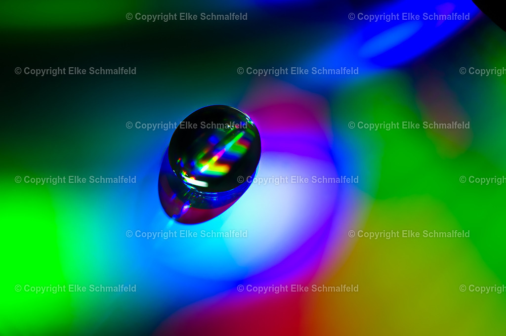 Tropfen-im-Prismenlicht-06 | Elke Schmalfeld - Realisiert mit Pictrs.com