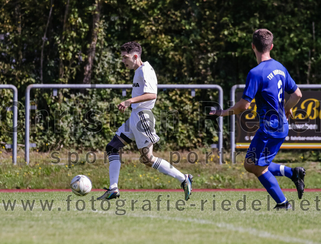 2023-09-02_065_SG_Markt_Schwaben_gegen_TSV_Hohenbrunn | Markt Schwaben, Deutschland, 02.09.2023:
Fußball, Kreisklasse 2023 / 2024, 3. Spieltag, (SG) Markt Schwaben gegen TSV Hohenbrunn, Endergebnis: 2:0

Patrick Ruß (SG Markt Schwaben, #16), Matthias Prock (TSV Hohenbrunn, #2)

Foto: Christian Riedel / fotografie-riedel.net