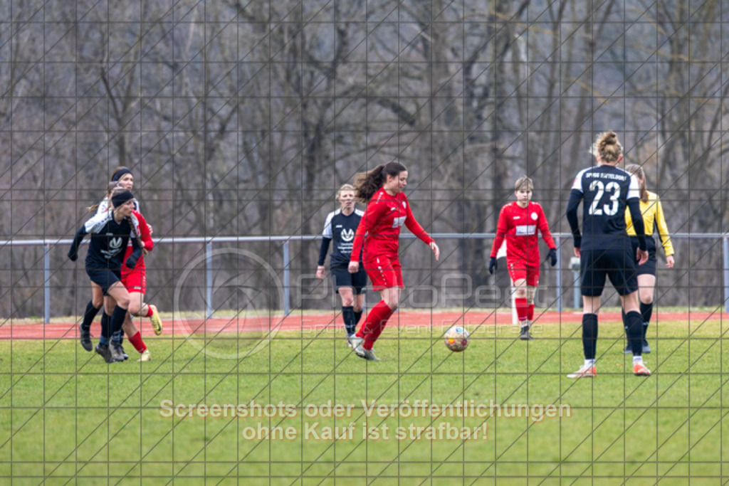 20250316_134413_0352 | #,1.FC Donzdorf (rot) vs. SpVgg Gröningen-Satteldorf (schwarz), Fussball, Frauen-Verbandsliga Württemberg, 13. Spieltag, Saison 2024/2025, Rasenplatz Lautertal Stadion, Süßener Straße 16, 73072 Donzdorf, 16.03.2025 - 13:00 Uhr,Foto: PhotoPeet-Sportfotografie/Peter Harich