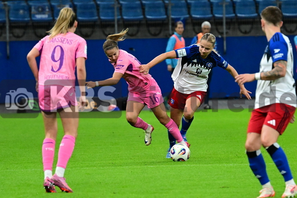 KBS Picture_HSV-Hoffenheim_Frauen_005 | v.l. Grabowska Dominika (TSG Hoffenheim Frauen) , Raecke Nina (HSV Frauen) ,Sportplatz :  Volksparkstadion, - Realisiert mit Pictrs.com