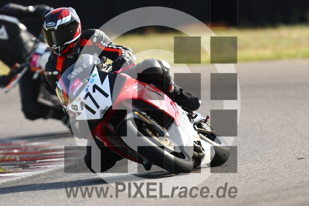 0171-20260426_00239 | Schöne Erinnerungen an spannende Momente - das festzuhalten ist unser Job. PIXELrace.de ist seit 2003 auf den Rennstrecken Europas unterwegs um die Action draußen beim Fahren und die wunderbare Stimmung imm Fahrerlager für euch einzufangen.