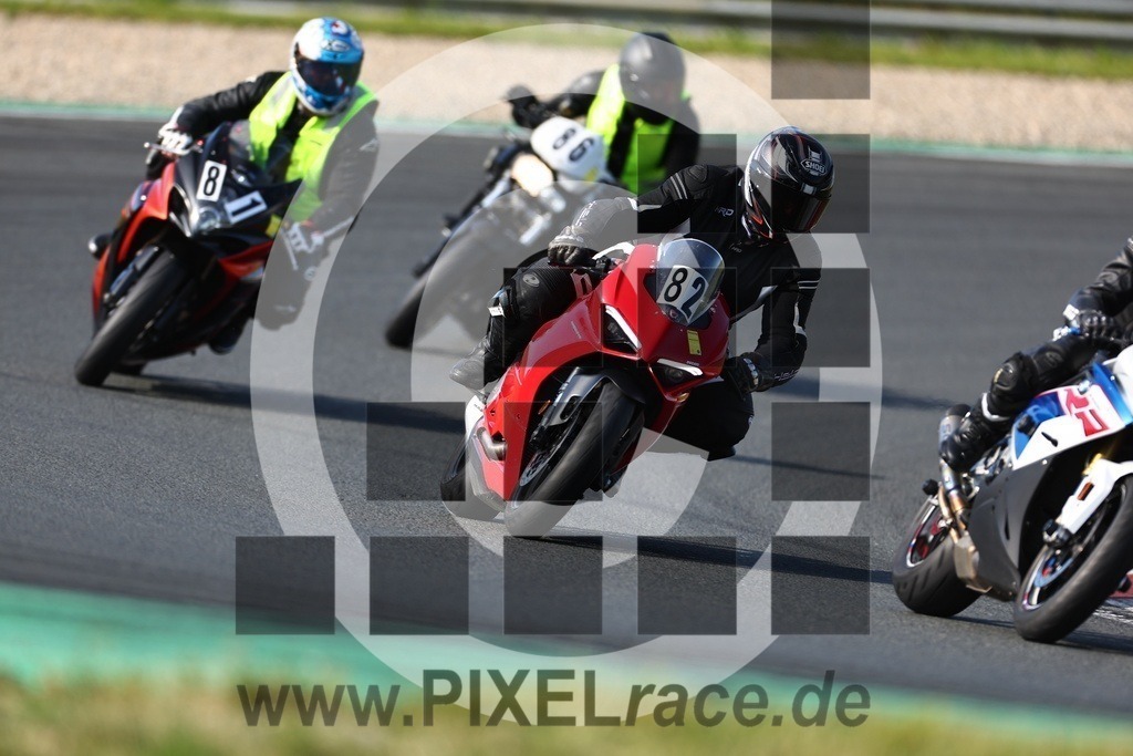 0082-20240618_03320 | Schöne Erinnerungen an spannende Momente - das festzuhalten ist unser Job. PIXELrace.de ist seit 2003 auf den Rennstrecken Europas unterwegs um die Action draußen beim Fahren und die wunderbare Stimmung imm Fahrerlager für euch einzufangen.