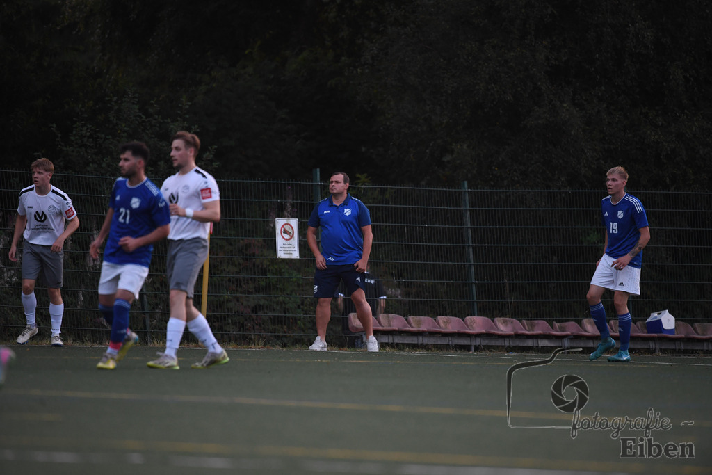GVO Oldenburg 2-SV GOTANO | Herren Kreisliga; GVO Oldenburg 2 (weiß)-SV GOTANO (blau) am 15.08.2025 in Oldenburg (Sportanlage GVO); Photo: Philip Eiben 2025 - Realisiert mit Pictrs.com