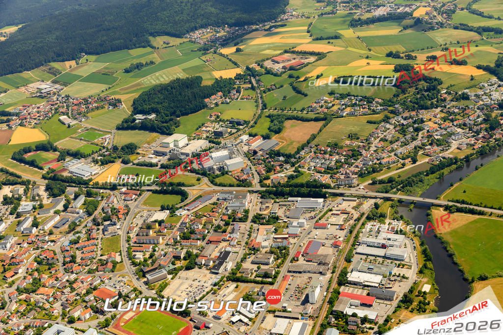 Das Luftbild zeigt : Altenstadt Cham - Die Luftaufnahme wurde 2023 vom UL-Flugzeug aus erstellt ( keine Drohne ) - Hochauflösende Luftaufnahme - Für grossformatige Ausdrucke geeignet. Die Geschenkidee !Mit Lizenz und Bildrechte bestellbar