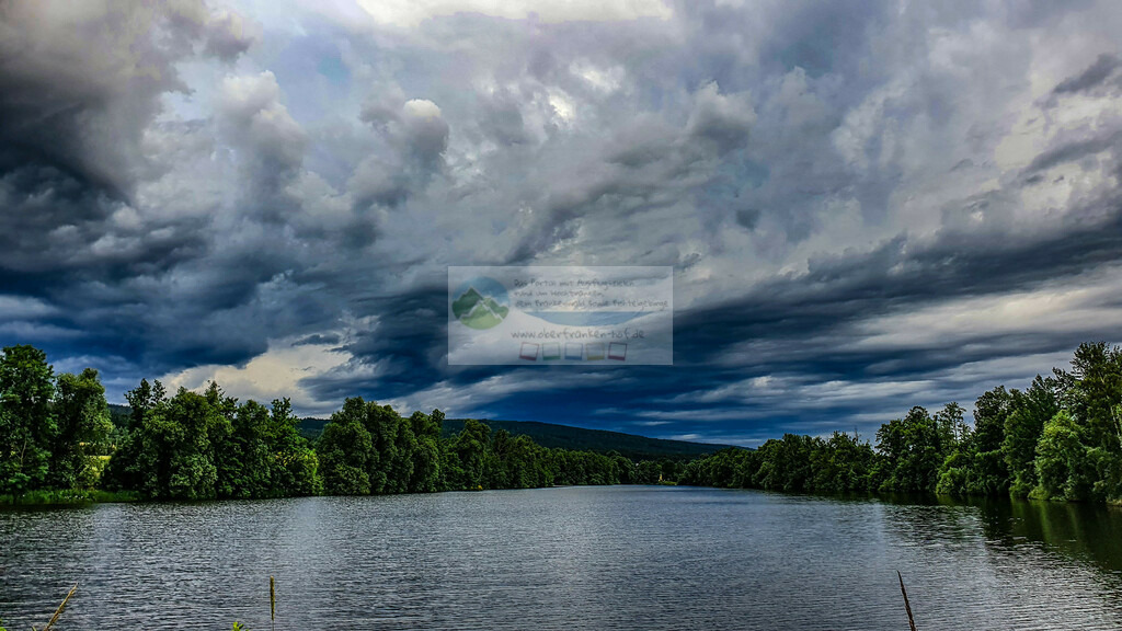Sonnenuntergang am Förmitzspeicher - Unwetter zieht auf | Impressionen rund um Hochfranken - Frankenwald - Fichtelgebirge - Realisiert mit Pictrs.com