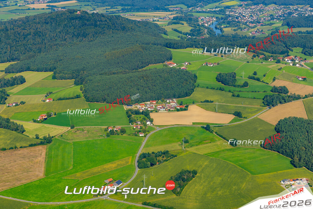 Das Luftbild zeigt : Kühberg Cham - Die Luftaufnahme wurde 2024 vom UL-Flugzeug aus erstellt ( keine Drohne ) - Hochauflösende Luftaufnahme - Für grossformatige Ausdrucke geeignet. Die Geschenkidee !Mit Lizenz und Bildrechte bestellbar