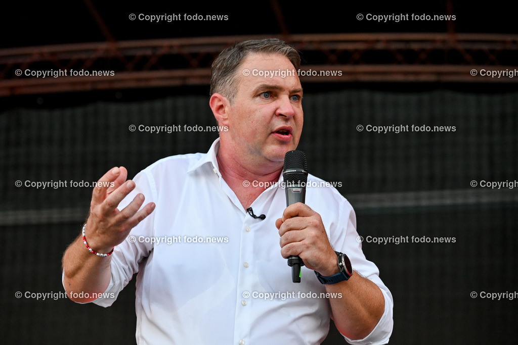 SPOe-Wahlkampfauftakt zur Nationalratswahl 2024_ 29.08.2024-100 | 29.08.2024, Linz, AUT, SPOE Wahlkampfauftakt zur Nationalratswahl 2024 in Linz im Bild Andi Babler (SP, Bundesparteivorsitzender, Spitzenkandidat SPOe)