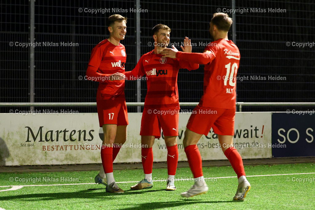 NH_FCKiliaKiel_TuSRotenhof_FlensOberliga_18032026 | #17 Marc Schwabe (FC Kilia Kiel) bejuibelt mit seinen Teamkollegen seiien Treffer zum 1:0.Fußball I Herren I Flens Oberliga I Saison 2025-2026 I 18. Spieltag I FC Kilia Kiel - TuS Rotenhof I 18.03.2026 I Kilia Stadion