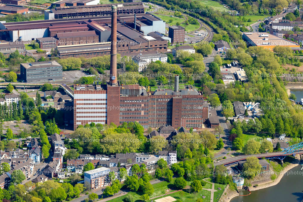 Luftbilder Duisburg -0585 | Luftbild Kraftwerksanlagen und Abgas- Türme des Heizkraftwerkes " Hermann Wenzel " im Ortsteil Laar in Duisburg im Bundesland Nordrhein-Westfalen, Deutschland. - Realized with Pictrs.com