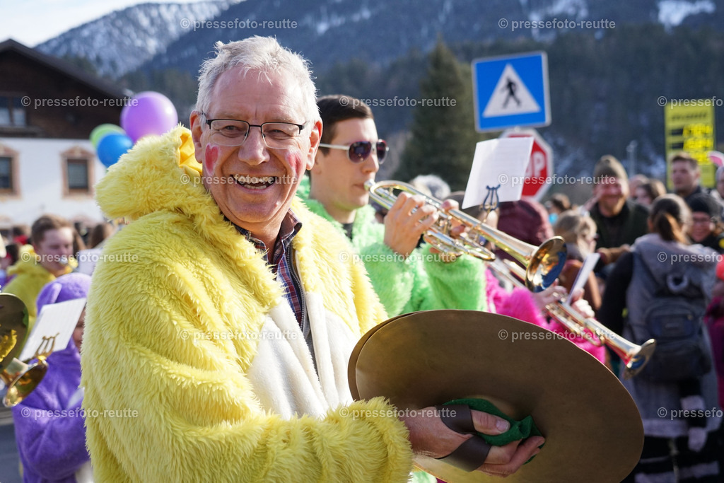 09-news-2023-Feb11-Fasching-Weissenbach-DSC01819 | Info aus dem Bezirk Reutte/Ausserfern Tirol sowie eine umfangreiche Bilddatenbank über die gesamte Region: Lechtal, Talkessel Reutte, Tannheimertal, Zwischentoren. Lech, Plansee, Zugspitze, Grenztunnel, B179, Fernpassstraße, Verkehr, Lawinen, Tradition, - Realisiert mit Pictrs.com