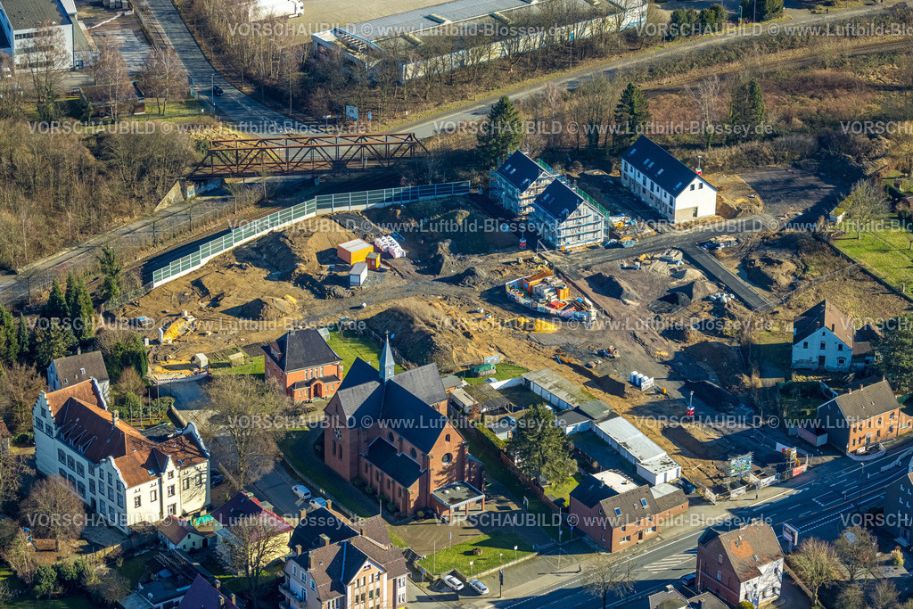 Castrop-Rauxel240106176 | Luftbild, Baugebiet Baustelle für Wohnhäuser an der Wittener Straße und Bischof-Rettler-Straße, St.Marien Kirche, Schallschutzwand und Eisenbahnbrücke, Merklinde, Castrop-Rauxel, Ruhrgebiet, Nordrhein-Westfalen, Deutschland